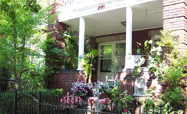 Building Photo - 2208 Murray Hill Rd