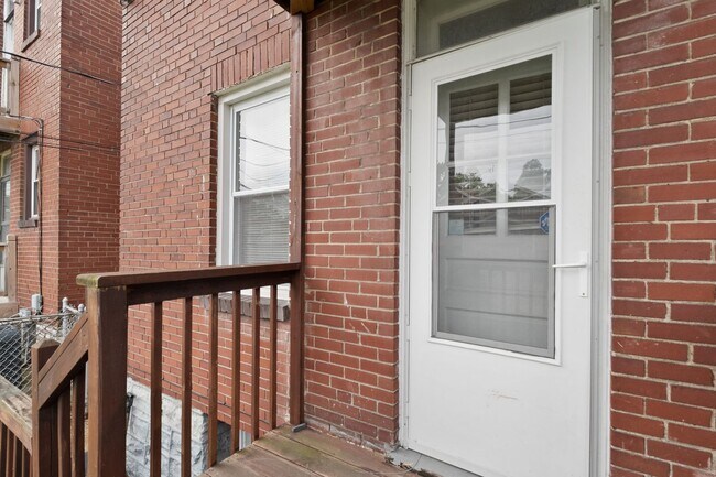 Building Photo - 5505 Rhodes Ave