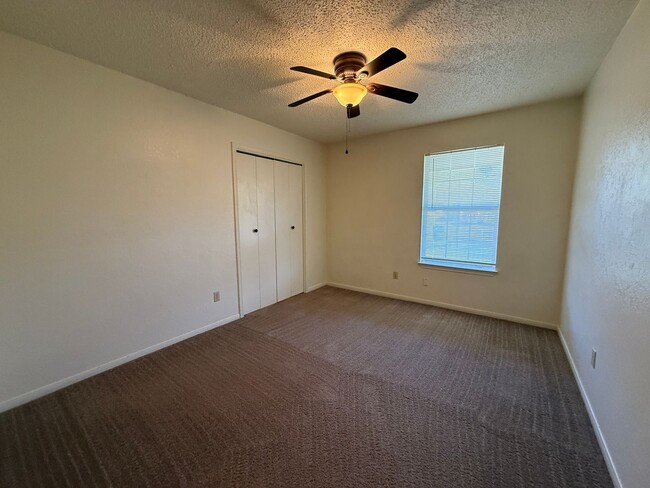 Building Photo - 412 Baumann Dr