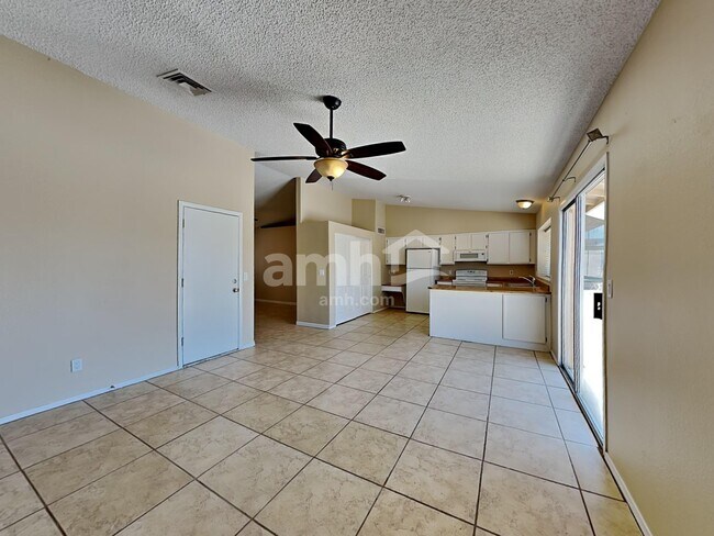 Building Photo - 9509 W Echo Ln