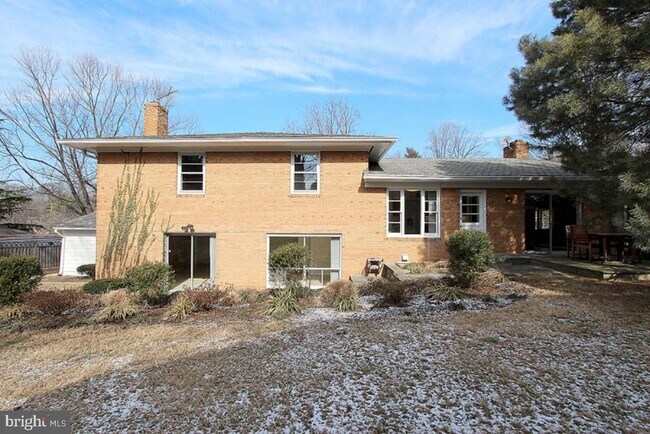 Building Photo - 6220 Robinwood Rd