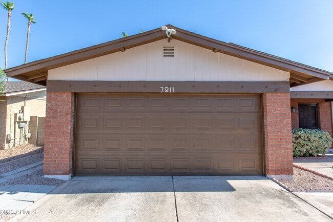 Building Photo - 7911 East Vía de Belleza