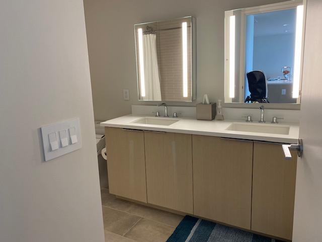 Building Photo - 1001 Queen St