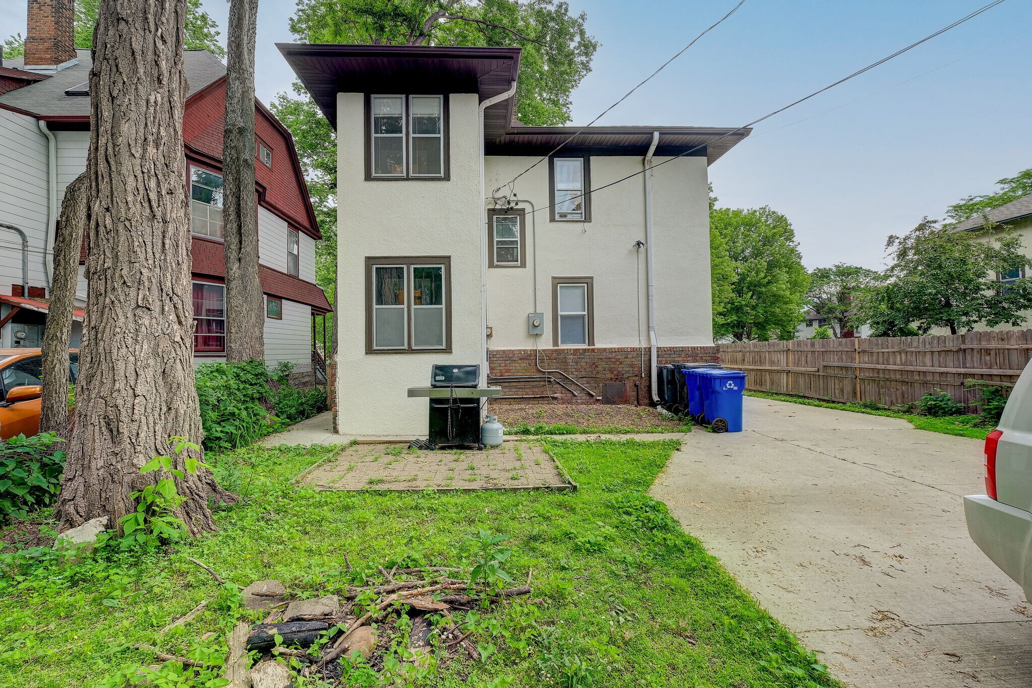 Building Photo - 832 Dayton Ave