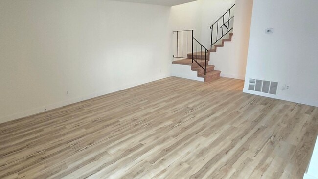 Building Photo - Yorba Linda 2 Bed Townhouse for Lease - Newly Remodeled