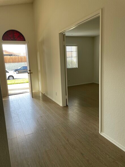 Building Photo - 37108 La Contempo Ave