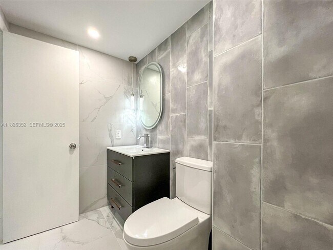 Building Photo - 2005 Sans Souci Blvd