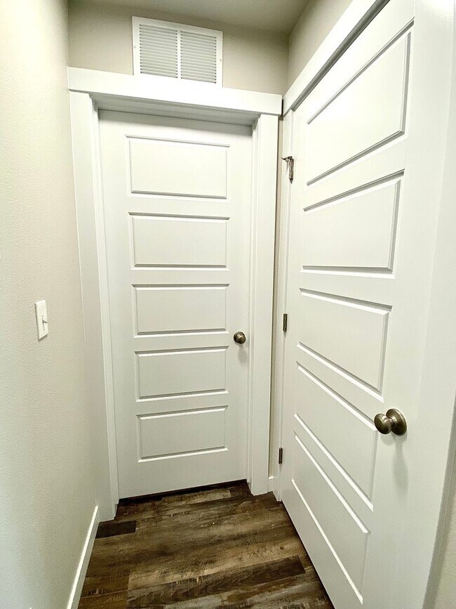 Building Photo - 3 Bedroom 2 Bath  PET FRIENDLY home in SW ...
