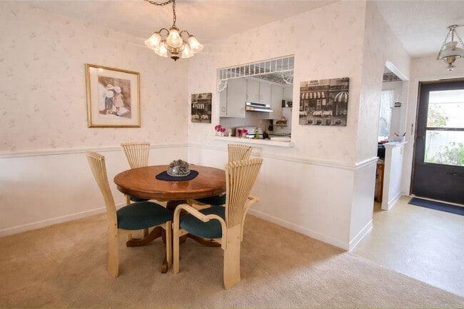 Building Photo - 1428 Arrowhead Cir W