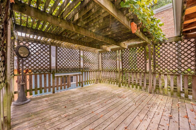 Building Photo - 314 Custer Ave