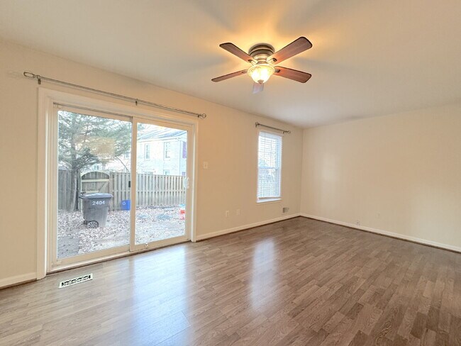 Building Photo - Charming Reston Townhome: Your Ideal Commuter's Haven