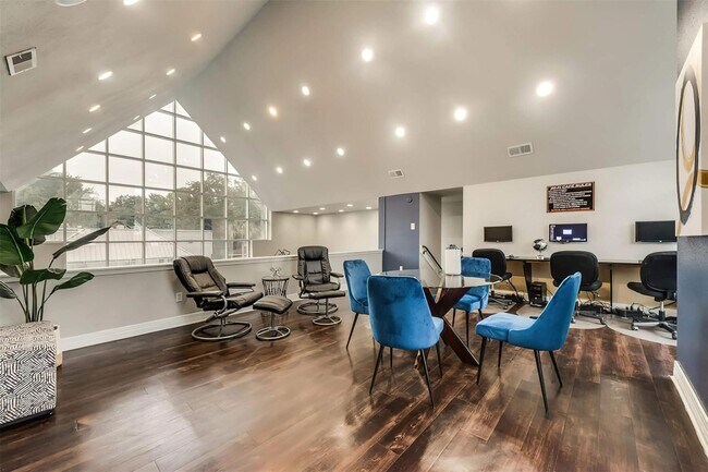 Building Photo - 8162 Richmond Ave.