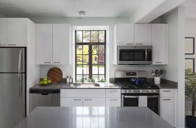 Building Photo - 1998 W Diversey Pkwy