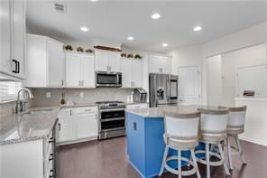 Building Photo - 704 Woodbridge Dr