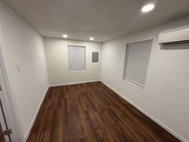 Building Photo - 15 Bluff Ct