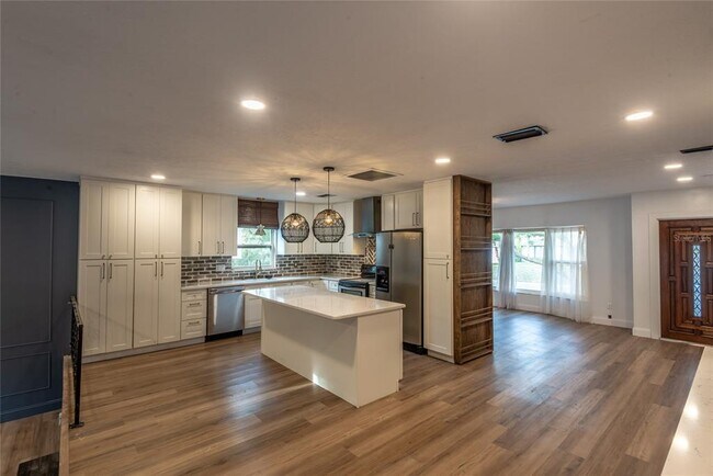 Building Photo - 518 Crestover Dr