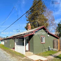 Building Photo - Cozy Home In Downtown Puyallup!