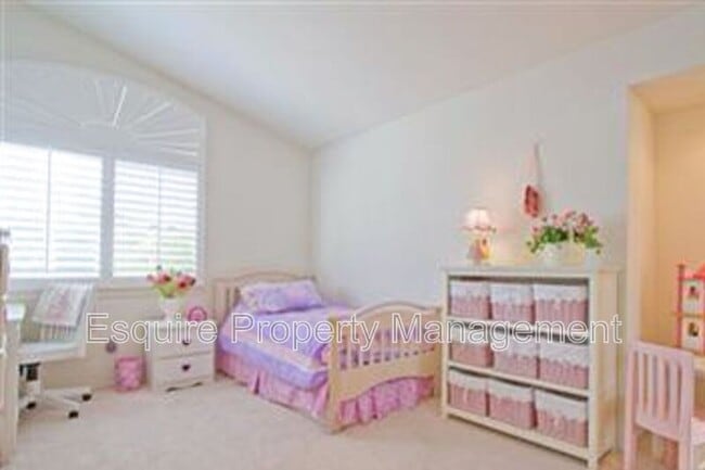 Building Photo - 1735 Butterfly Ct