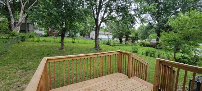 Building Photo - Beautiful three bedroom with fenced in yard