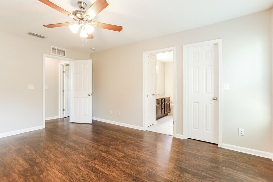 Building Photo - 8218 Highfield Ave