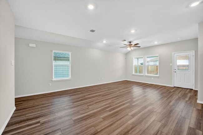 Building Photo - FOR LEASE – BRAND NEW 3 BED HOME IN JARRELL, TX!