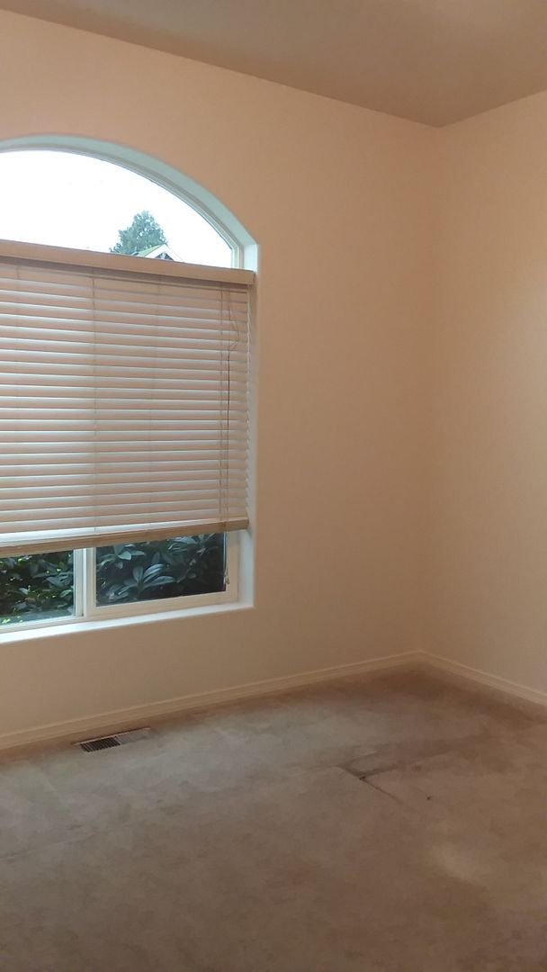 Building Photo - Beautiful Bethel-Danebo Home