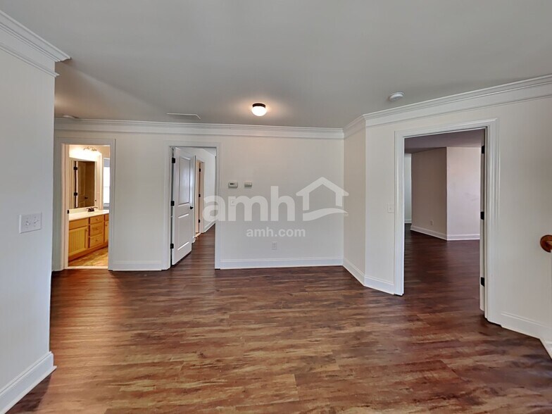 Building Photo - 263 Royal Cres Terrace