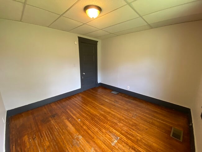 Building Photo - 104 Nicklas Ave