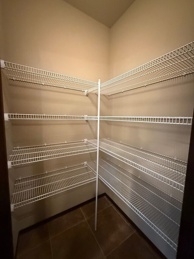 Building Photo - 4 bed 2 Bath off Keene