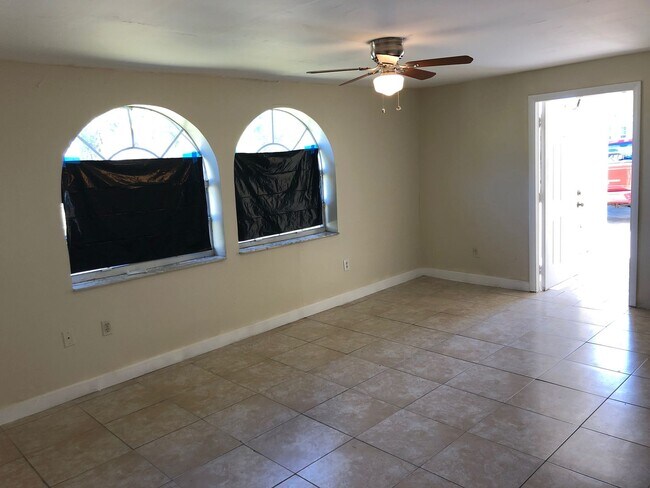 Building Photo - Large 5-2 house by Walmart