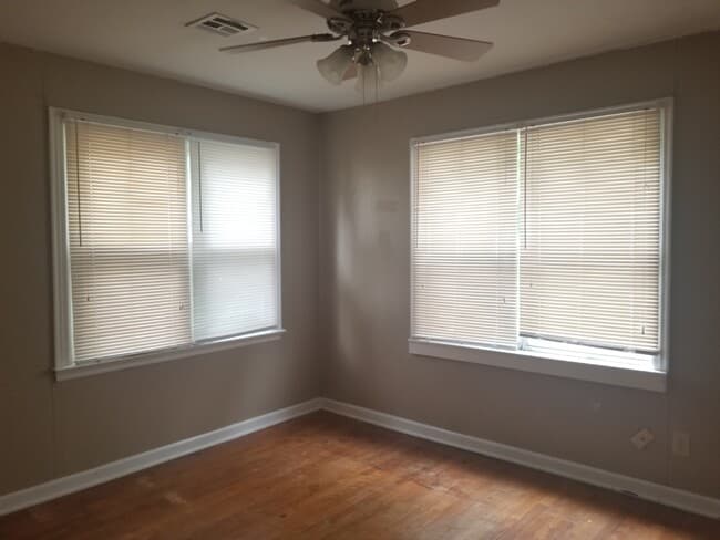 Building Photo - 1008 S Stanley St