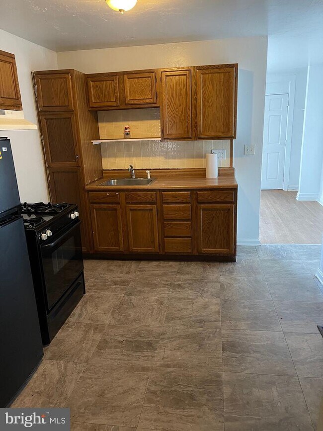 Building Photo - 52 N Broad St