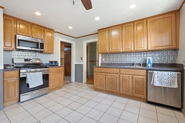 Building Photo - 5 Franconia St