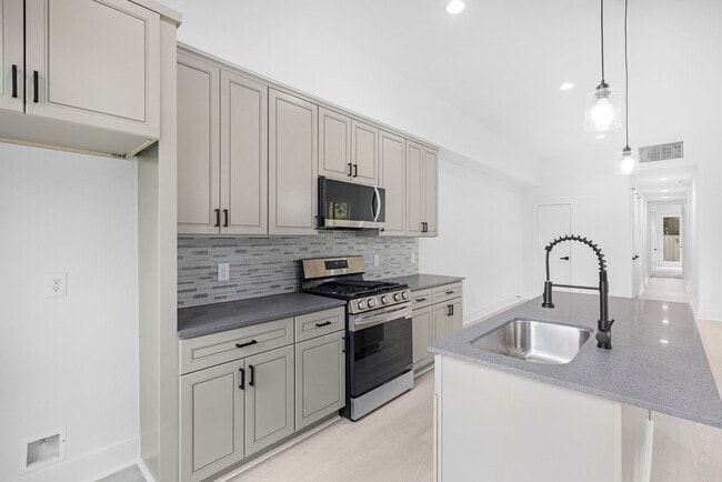 Building Photo - 8203 Moon Beam St