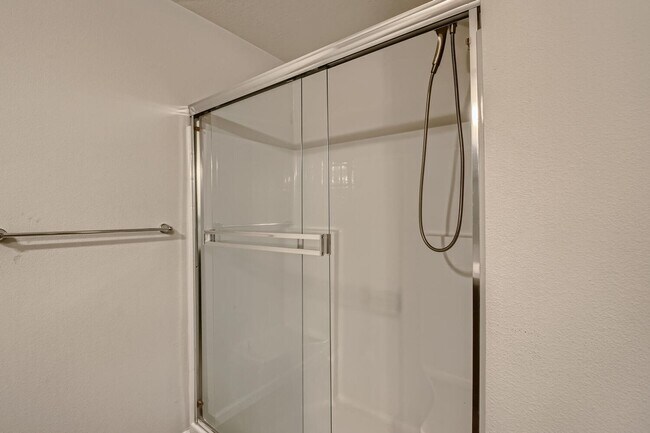 Building Photo - Beautiful Gresham Single-Family Home COMING SOON with a SPECIAL OFFER of $150 credit on your firs...