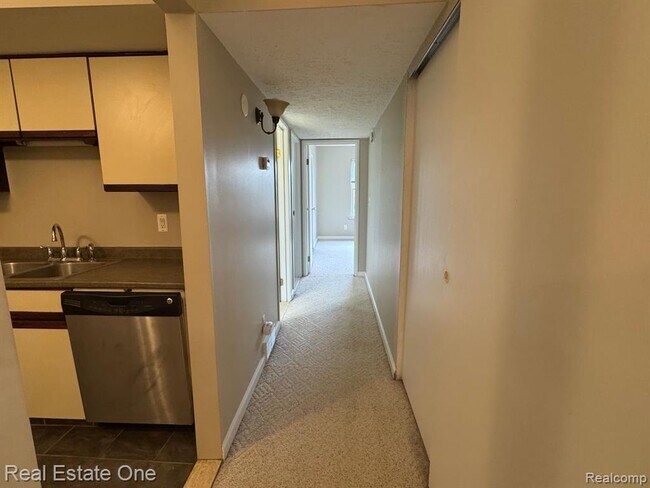 Building Photo - 19317 Surrey Ln