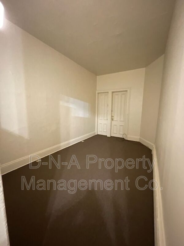 Building Photo - 715 Monroe St