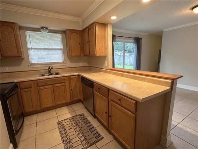 Building Photo - Three Bedroom, Two Bath