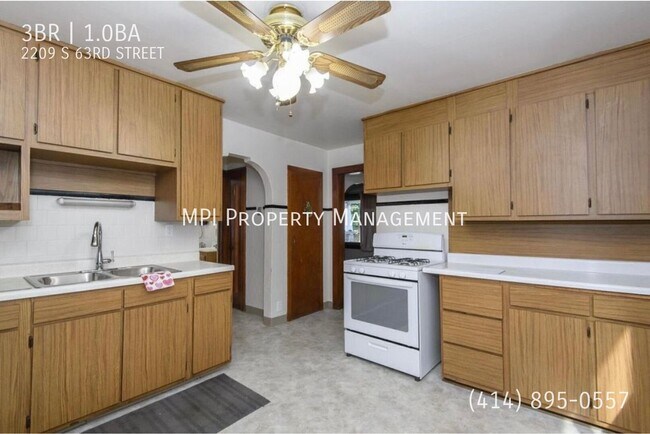 Building Photo - 2209 S 63rd St