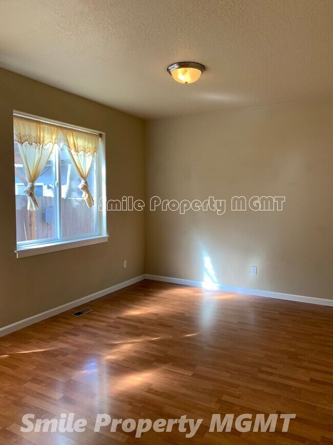 Building Photo - NEW Carpet