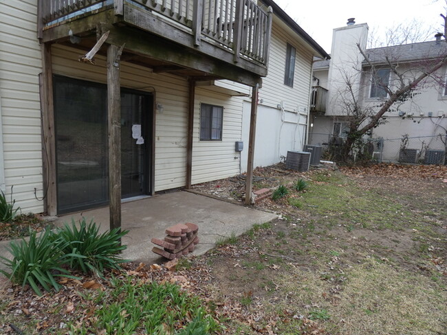 Building Photo - Updated Duplex in Park Hill School District!