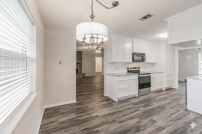 Building Photo - 6248 Trail Lake Dr