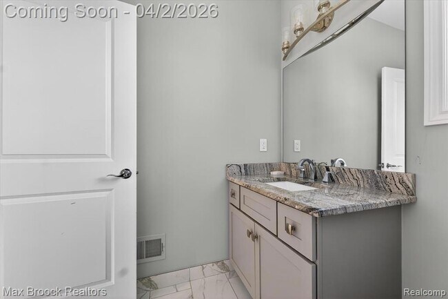 Building Photo - 43721 Legacy Dr