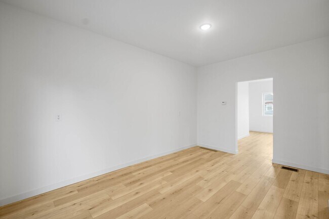 Building Photo - READY FOR MOVE IN! STUNNING 4-bedroom in Greenfield!