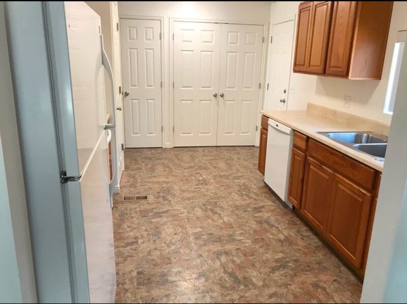Building Photo - 684 N 1060 E