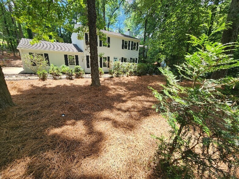 Building Photo - 4008 Rock Mill Dr