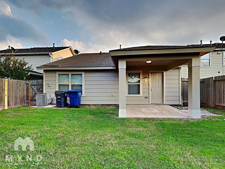 Building Photo - 3523 Avalon Castle Dr