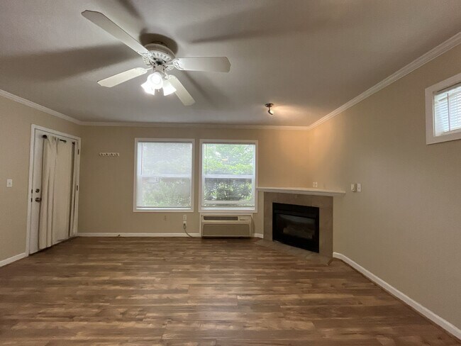 Building Photo - Spacious 904 Sq Ft Home in Bethany with Garage Parking, Washer/Dryer & Modern Kitchen Features