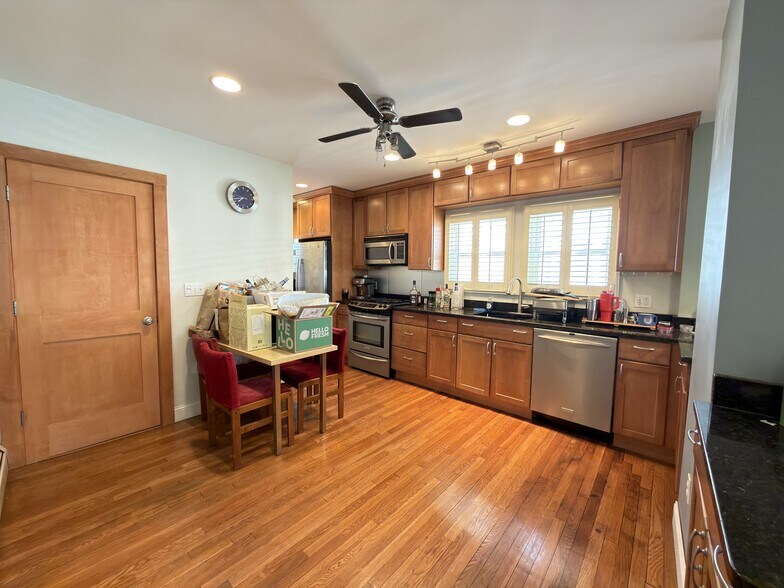 Building Photo - 22 Magnolia Ave