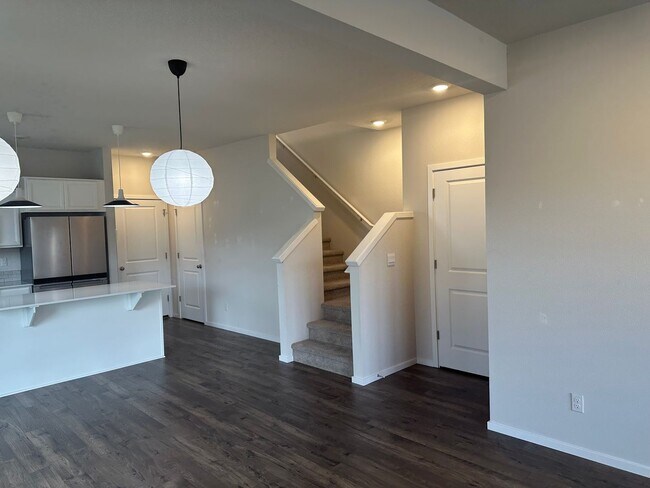 Building Photo - Newer 4 bedroom 2.5 bathroom house!